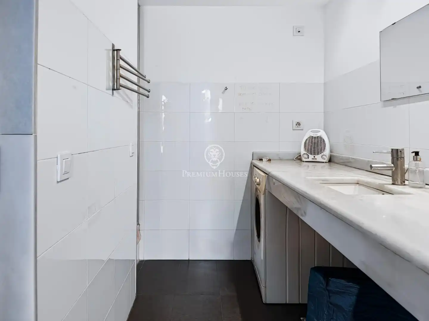 Küche von Wohnung zum Verkauf in Barcelona mit Klimaanlage