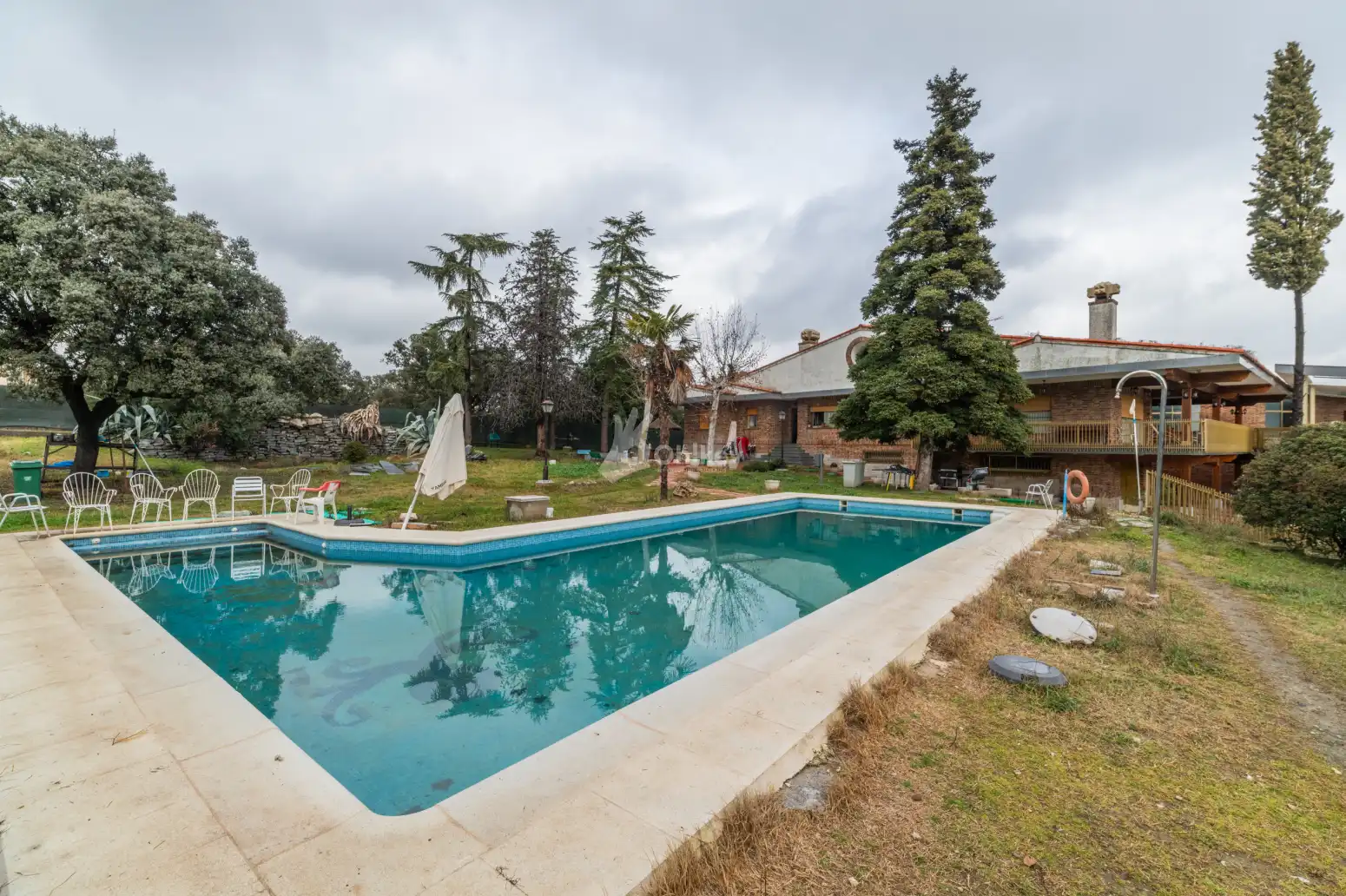 Swimming pool of Houses for sale in Villanueva de la Cañada  with Air Conditioner, Heating and Parquet flooring