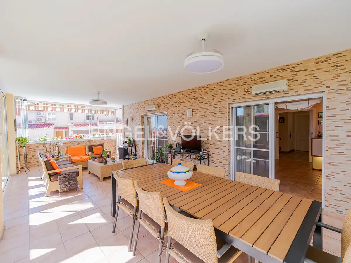 Terrassa de Casa o xalet en venda en Alicante / Alacant amb Aire condicionat, Calefacció i Jardí privat
