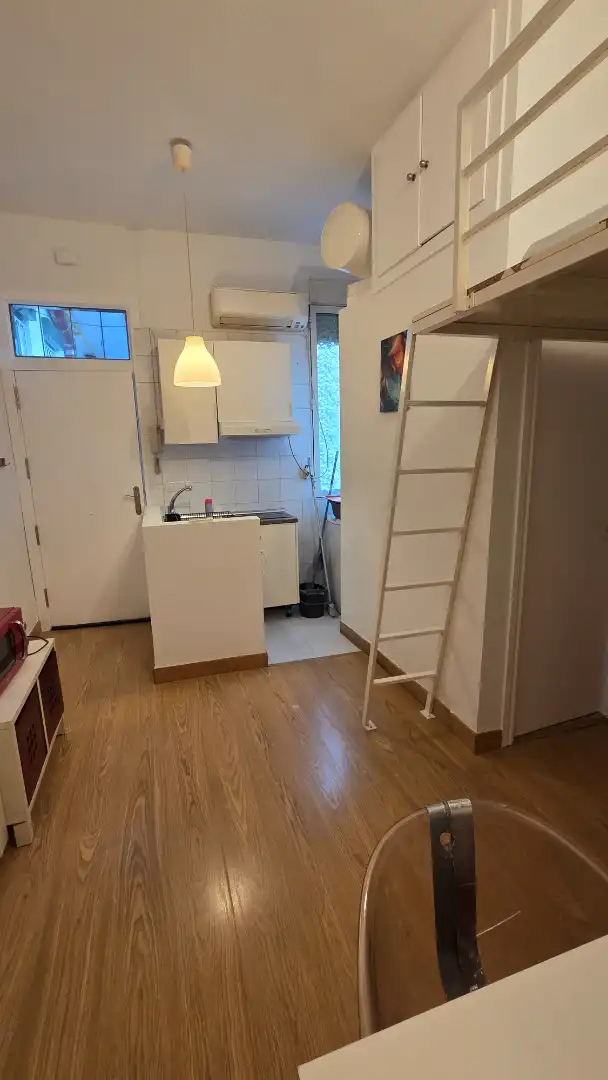 Cuina de Estudi de lloguer en Madrid amb Aire condicionat i Moblat