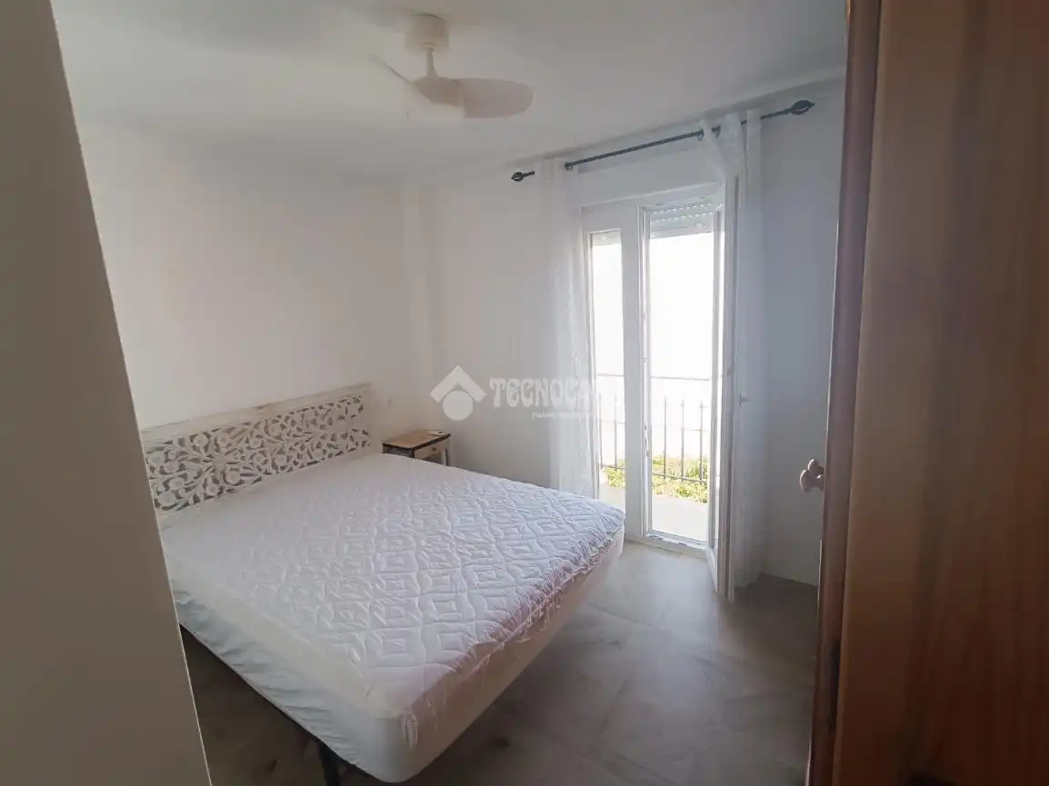 Bedroom of Flat for rent in Sevilla  with Air Conditioner and Balcony