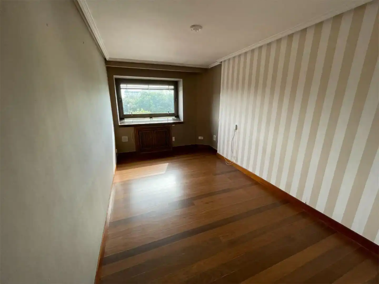 Piso en venta en León Capital  con Parquet, Trastero y Piscina