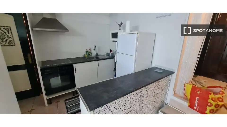Kitchen of Flat for rent in Vigo   with Air Conditioner, Heating and Furnished