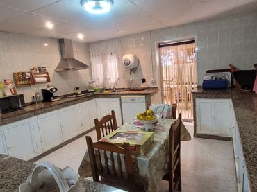 Villa avec balcon à vendre à Calle Naranjo de Bulnes 35