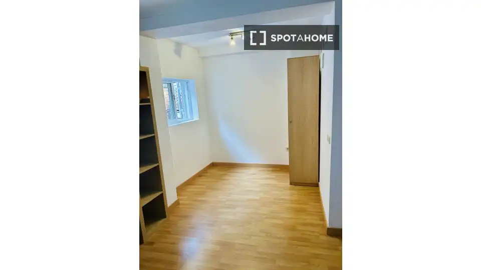 Habitación de Piso de alquiler en Madrid con Aire acondicionado, Calefacción y Amueblado