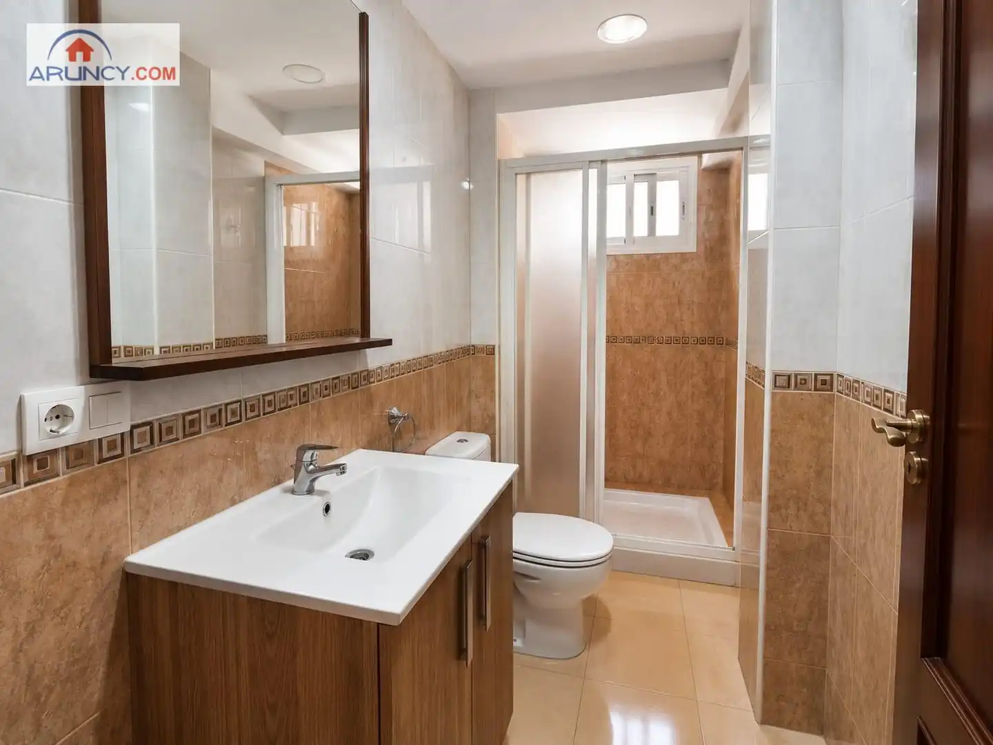 Baño de Piso en venta en Sevilla con Aire acondicionado, Terraza y Amueblado