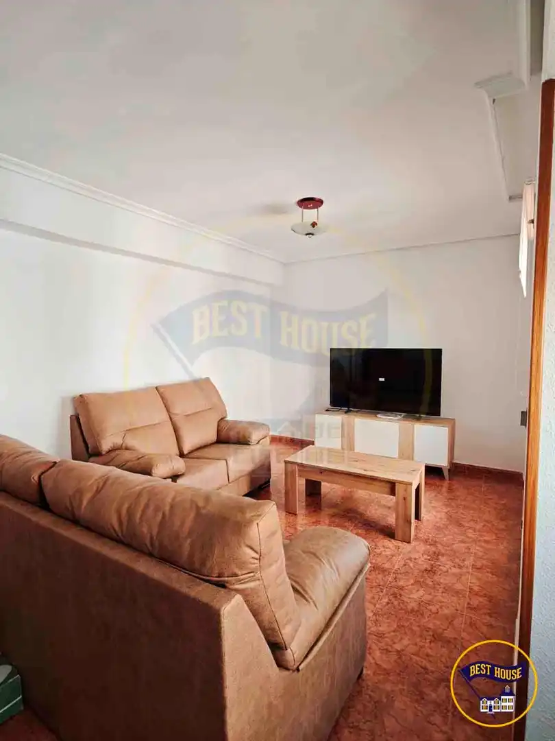 Sala d'estar de Pis de lloguer en Cuenca amb Calefacció, Moblat i Balcó