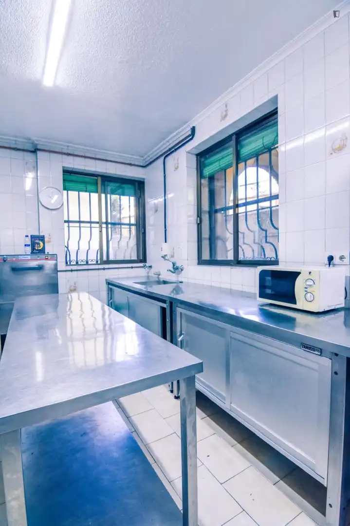 Cuina de Casa o xalet per a compartir en Salamanca amb Calefacció, Moblat i Forn