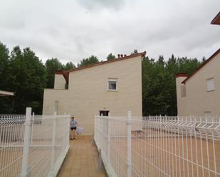 Vista exterior de Casa o xalet en venda en Cuzcurrita de Río Tirón amb Calefacció, Terrassa i Traster