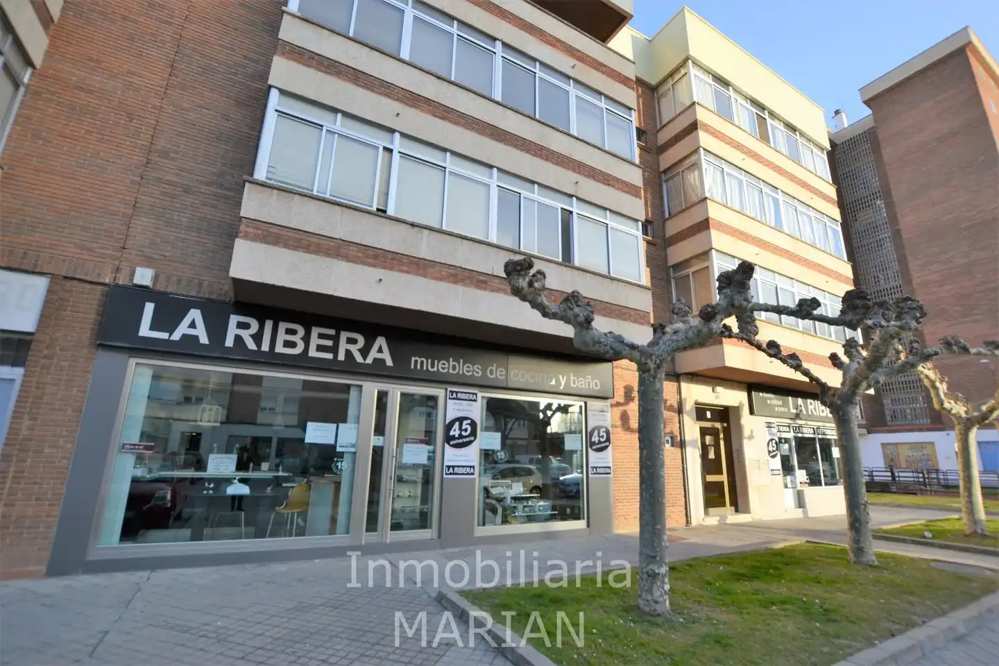 Vista exterior de Local en traspas en Aranda de Duero