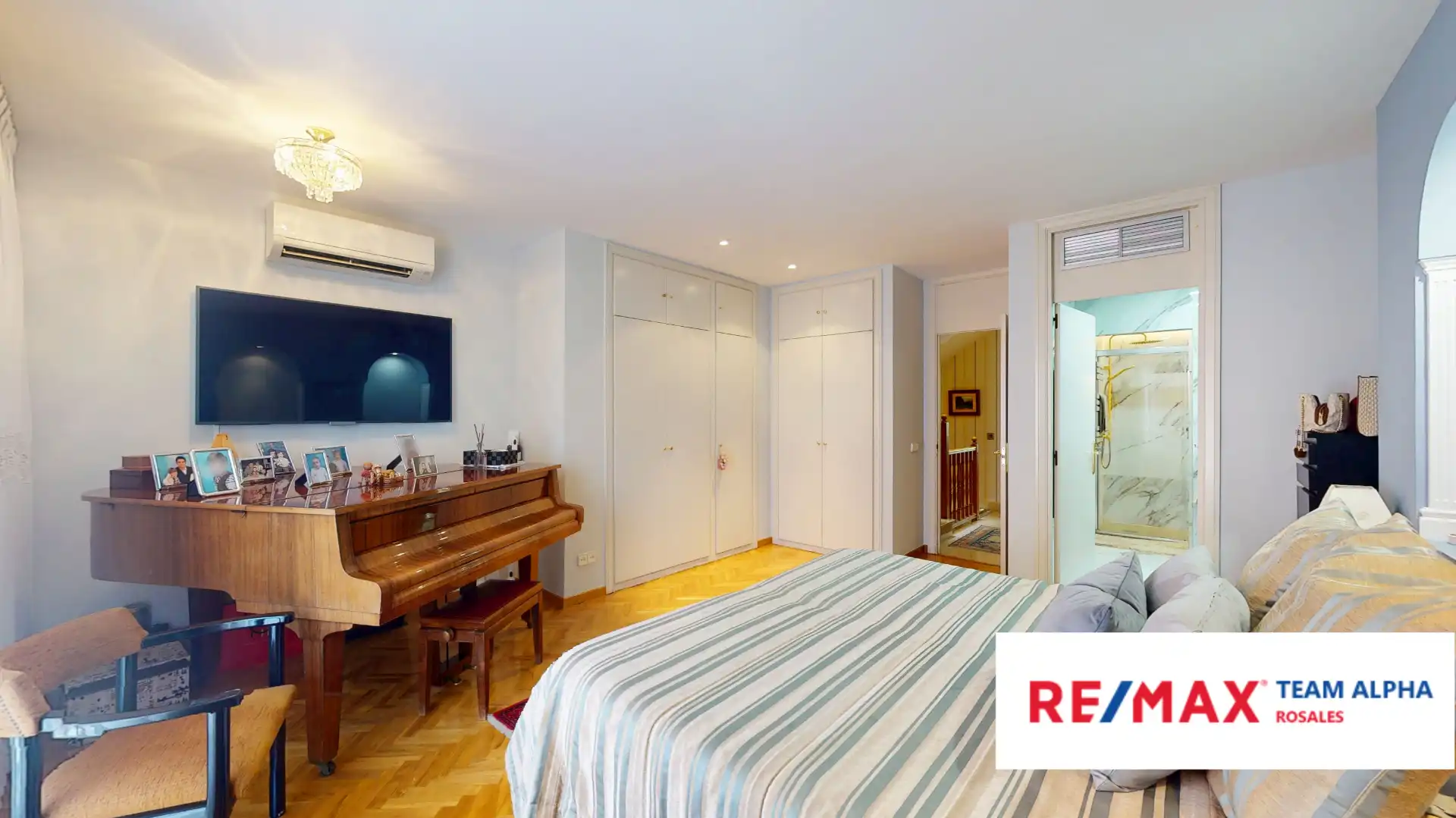 Dormitori de Casa o xalet en venda en Madrid amb Aire condicionat, Calefacció i Jardí privat