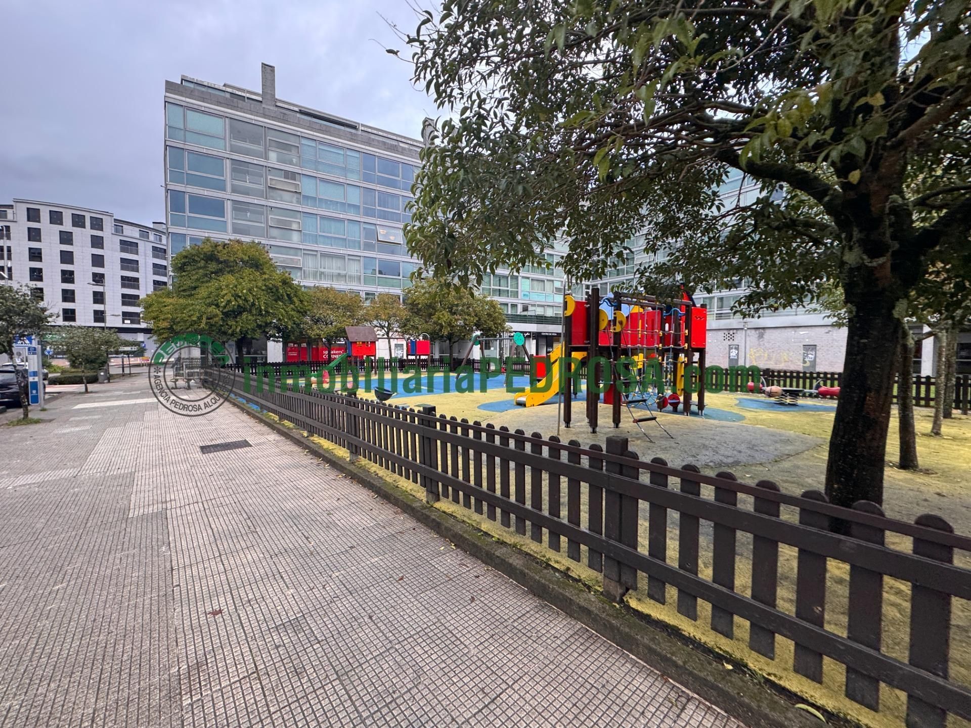 Vista exterior de Pis en venda en Pontevedra Capital  amb Calefacció