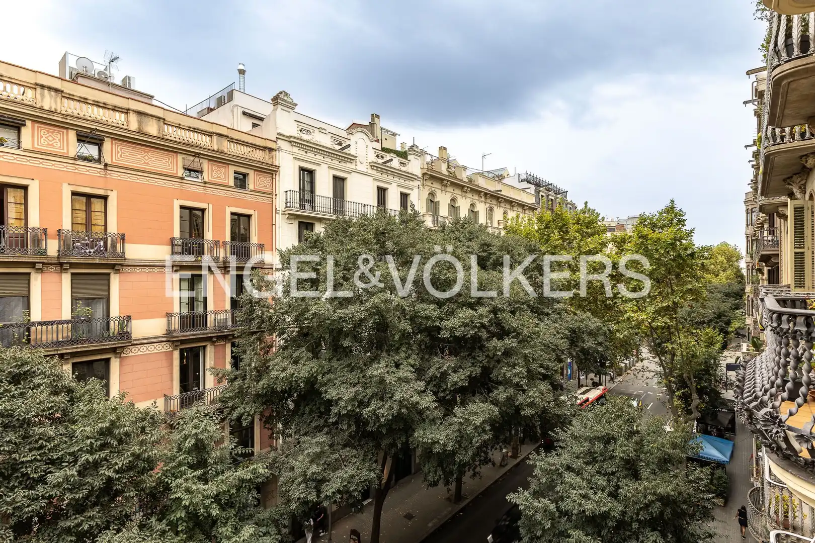 Vista exterior de Piso en venta en Eixample
