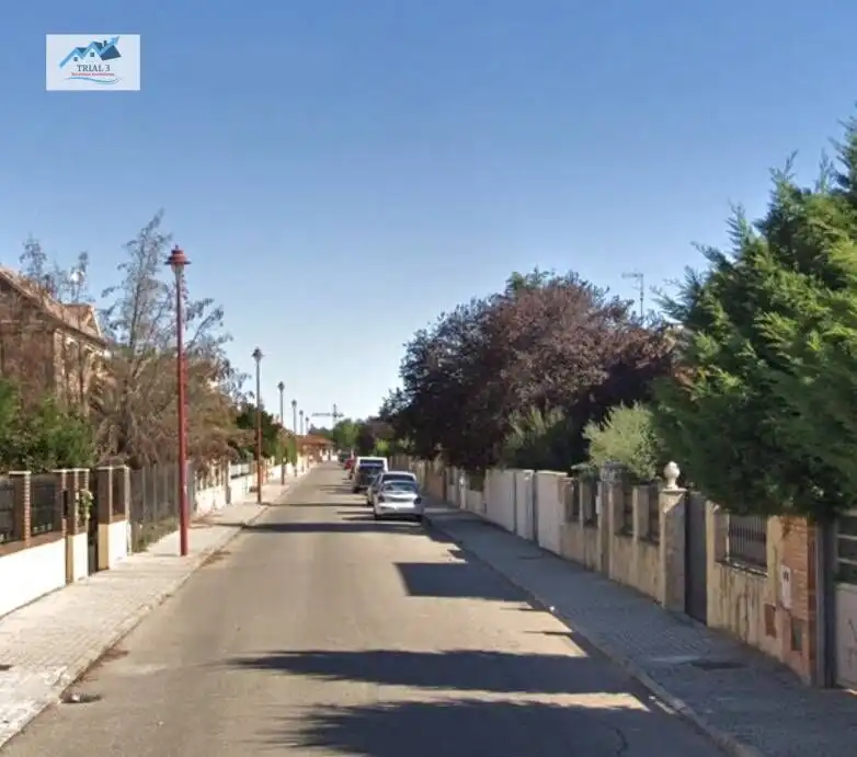 Xalet amb piscina en venda a Calle DALI