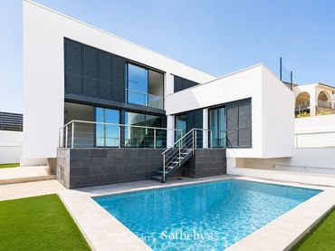 Haus mit Pool zum Verkauf in Canyelles