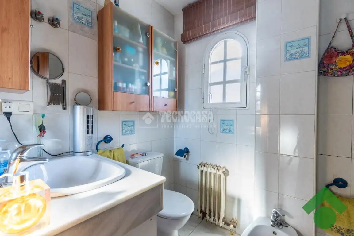 Badezimmer von Haus oder Chalet zum Verkauf in Albolote mit Privatgarten, Terrasse und Schwimmbad