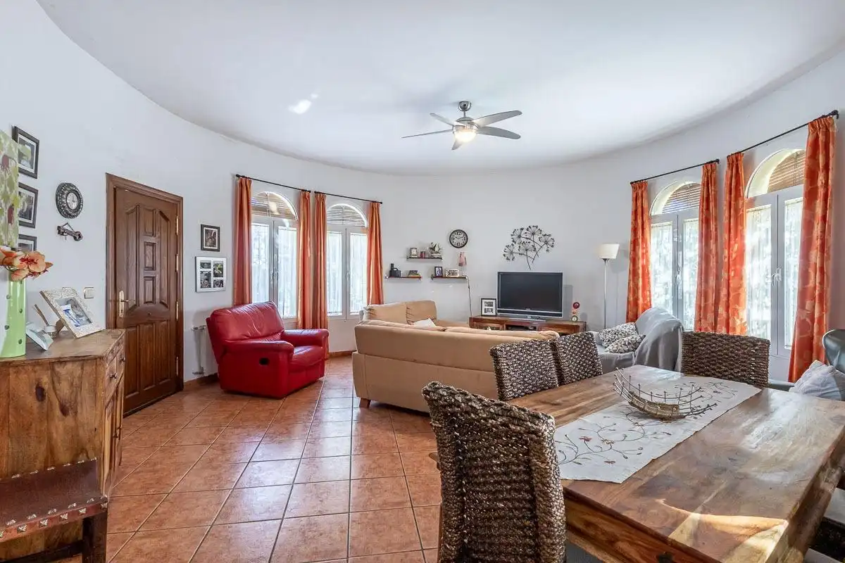 Villa con piscina in vendita a Residencial Triana - Barrio Alto, imagen 6