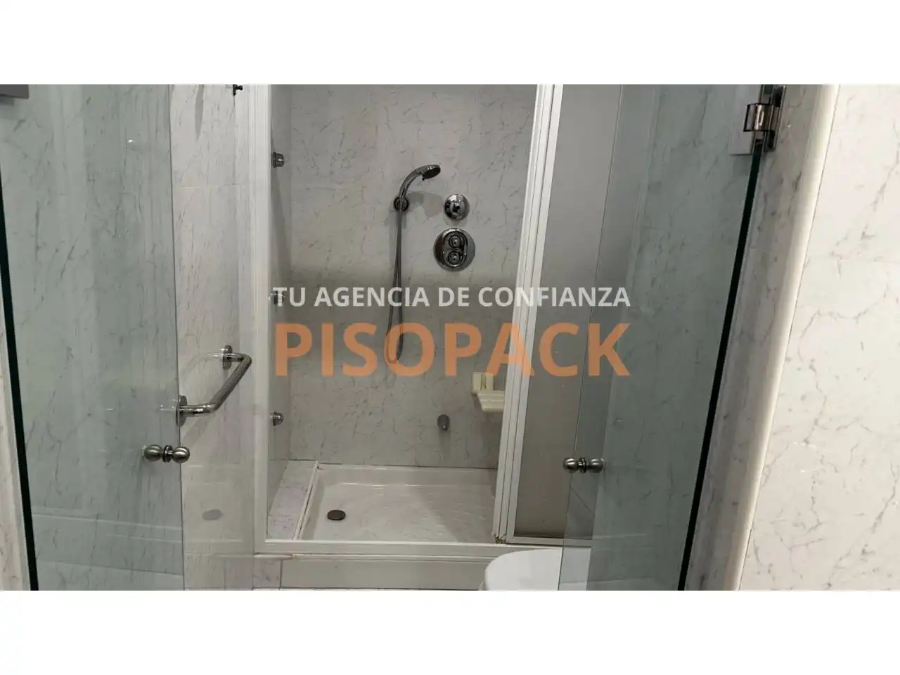Baño de Piso en venta en  Pamplona / Iruña con Calefacción, Terraza y Balcón