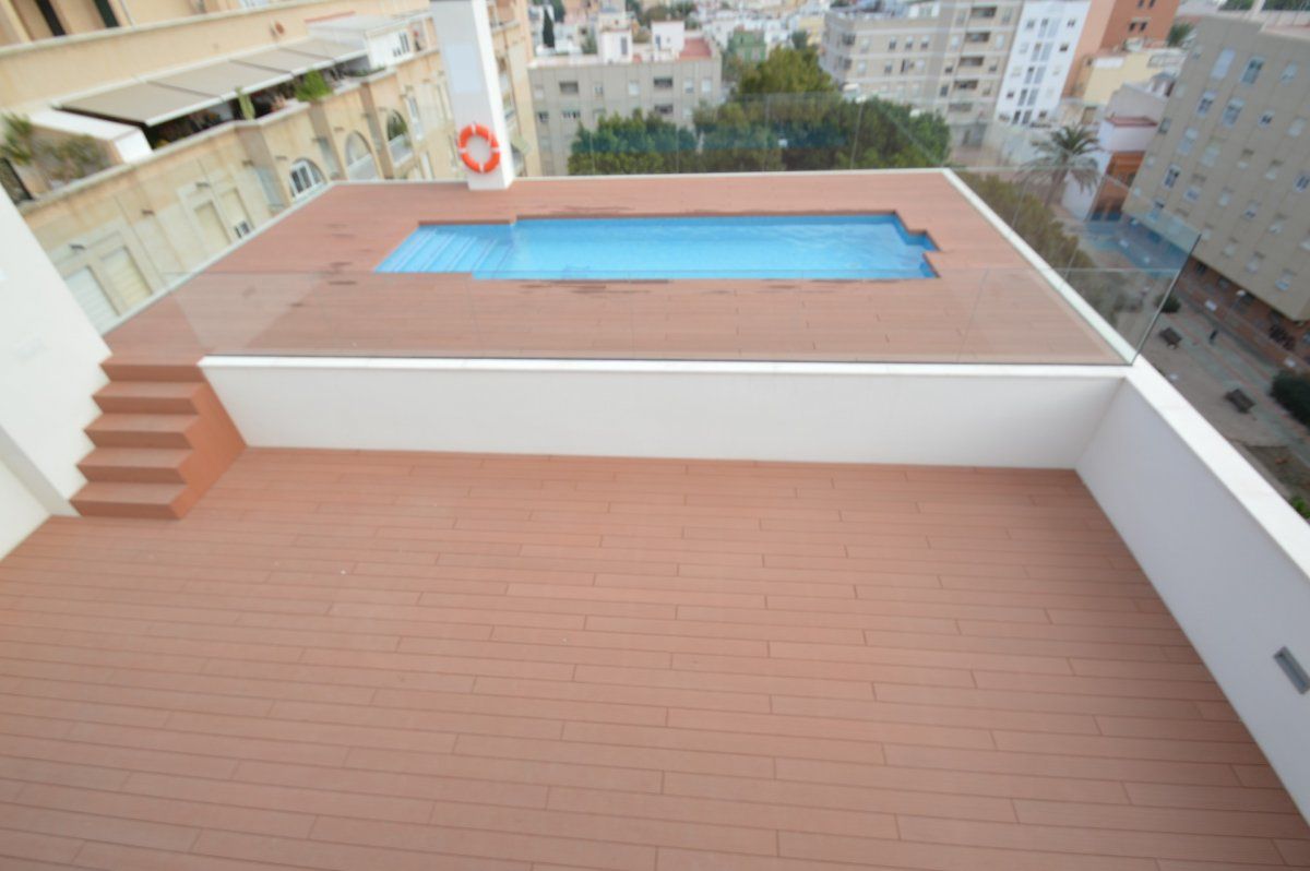 Piscina de Ático de alquiler en  Almería Capital con Aire acondicionado, Calefacción y Terraza
