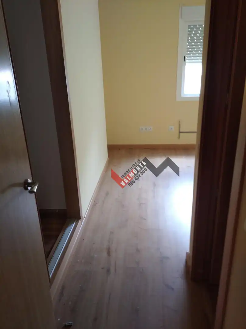 Habitación de Casa adosada en venta en El Casar de Escalona con Calefacción y Trastero
