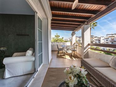 Apartamento con piscina en venta en Calle Rafael Alberti 5