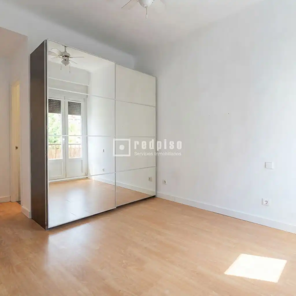 Bedroom of Flat for rent in Madrid  with Heating, Private garden and Parquet flooring