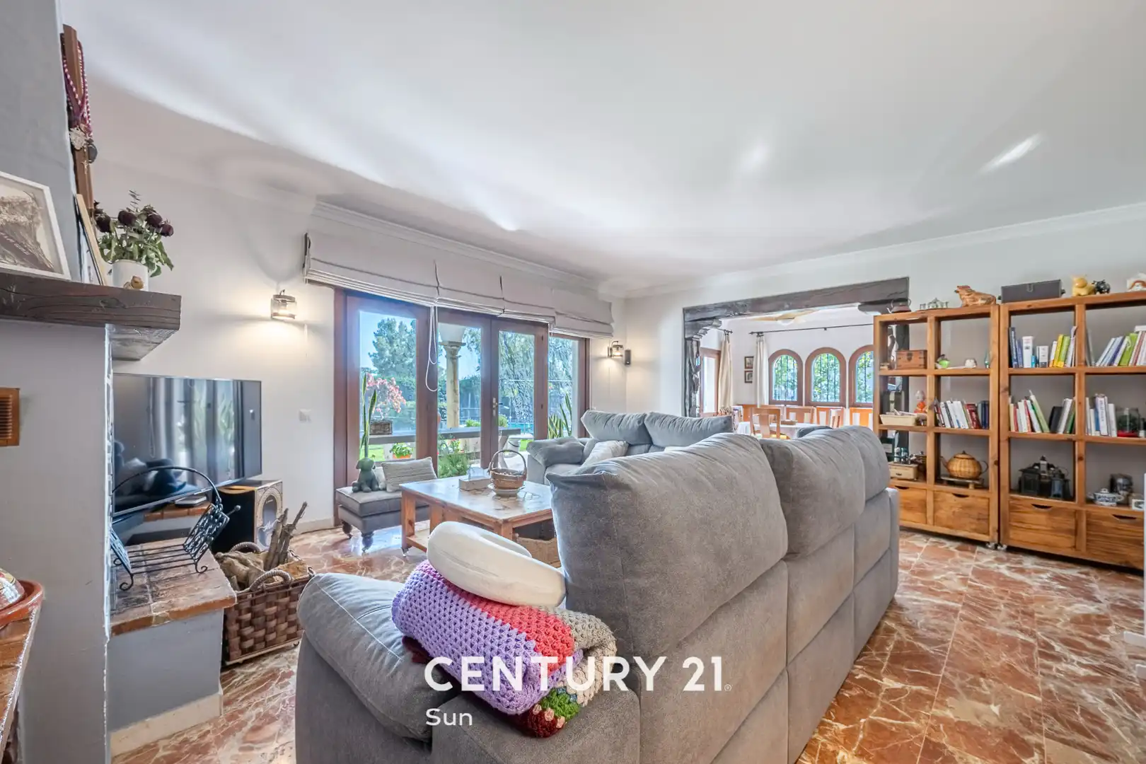 Wohnzimmer von Country house zum Verkauf in Marbella mit Privatgarten und Balkon