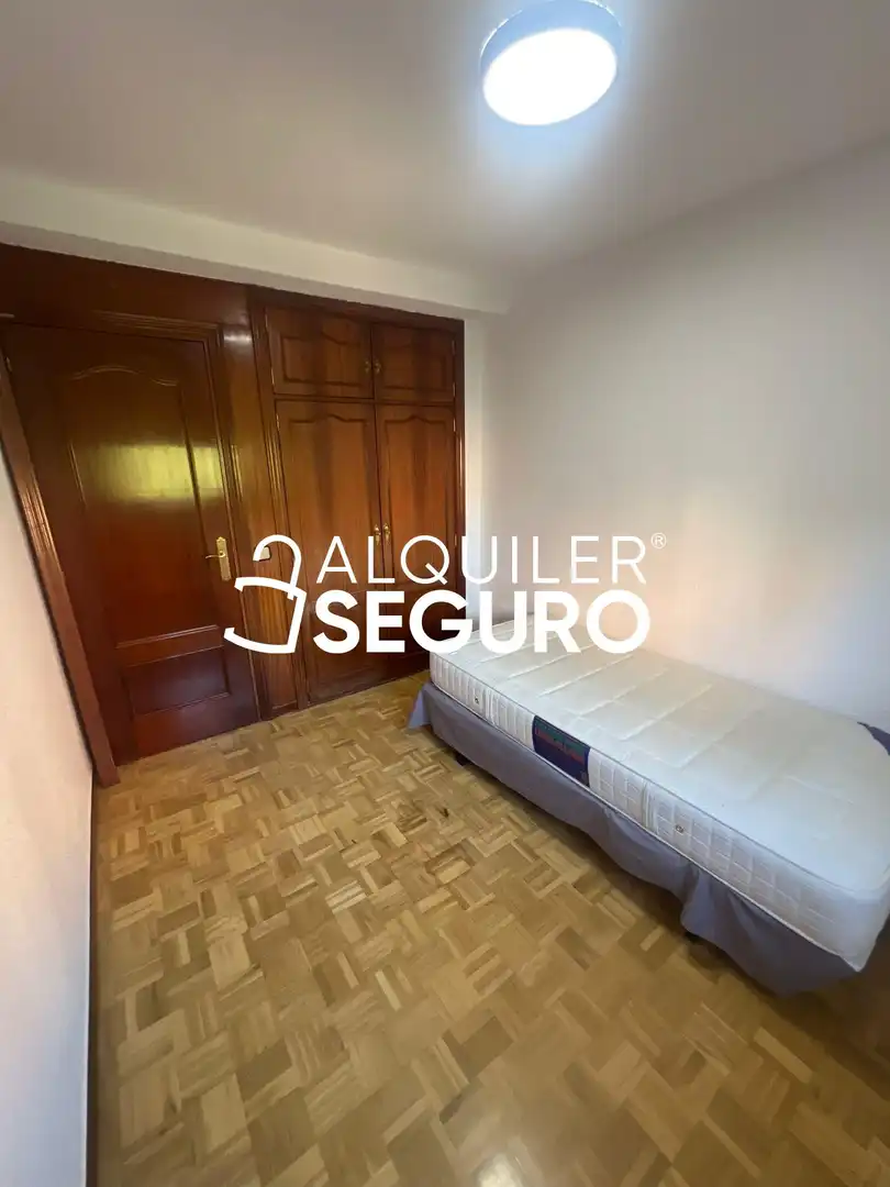 Bedroom of Flat for rent in Madrid  with Heating, Terrace and Furnished