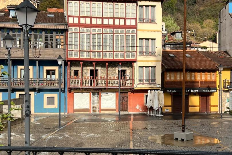 Foto 1 de Casa adosada en venda a Plaza San Juan, 2, Requejo - Rozaes - Oñón, Asturias