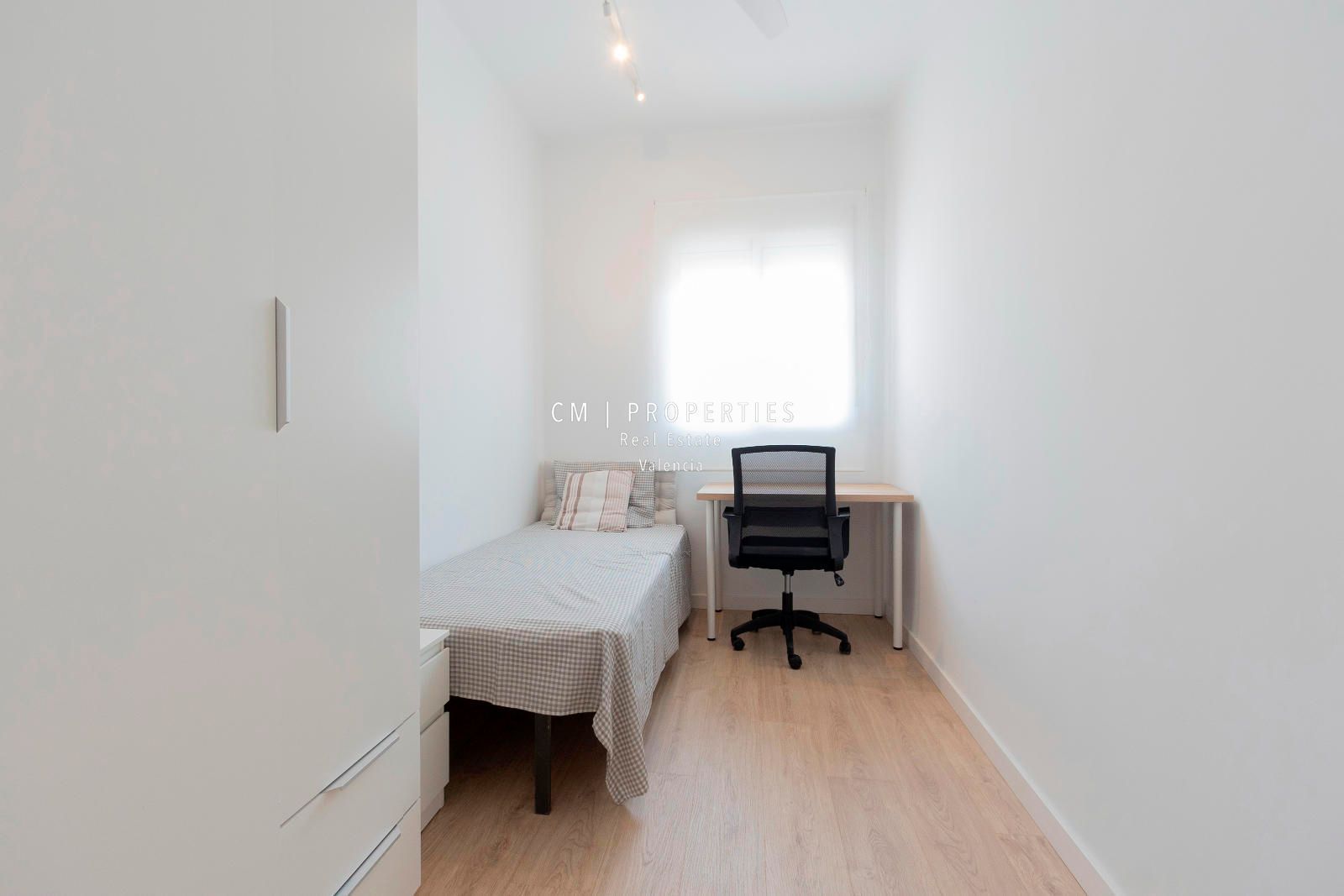 Bedroom of Flat to share in  Valencia Capital  with Terrace and Furnished