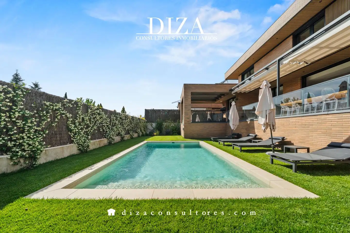 Swimming pool of Houses for sale in Las Rozas de Madrid  with Air Conditioner, Heating and Private garden