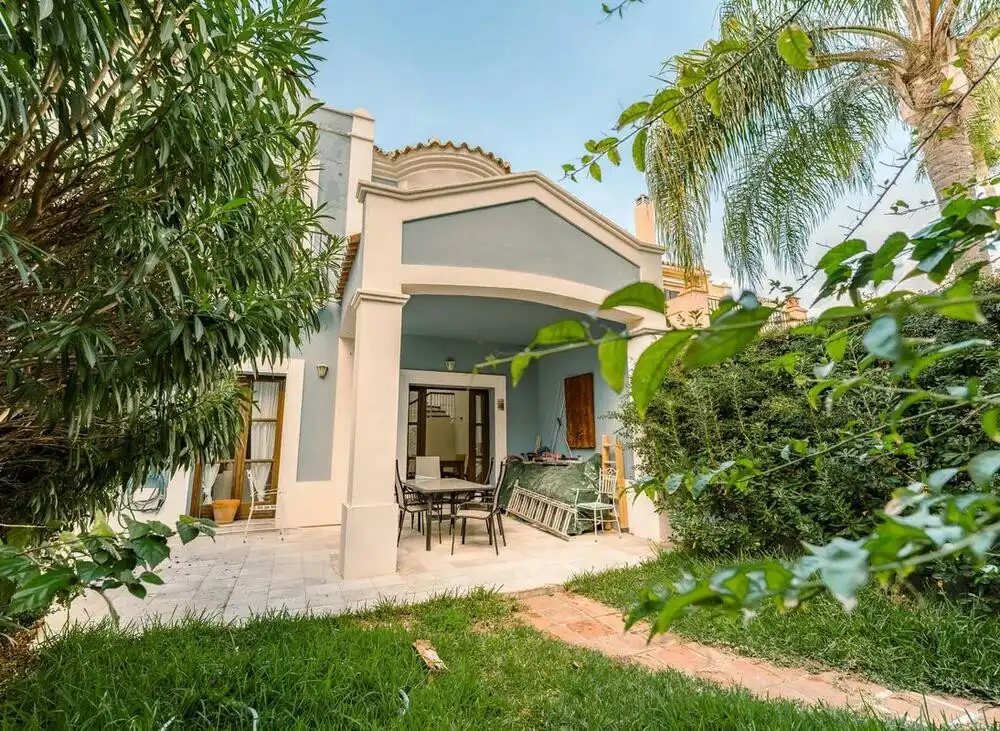 Reihenhaus mit Terrasse zur Miete in San Pedro de Alcántara
