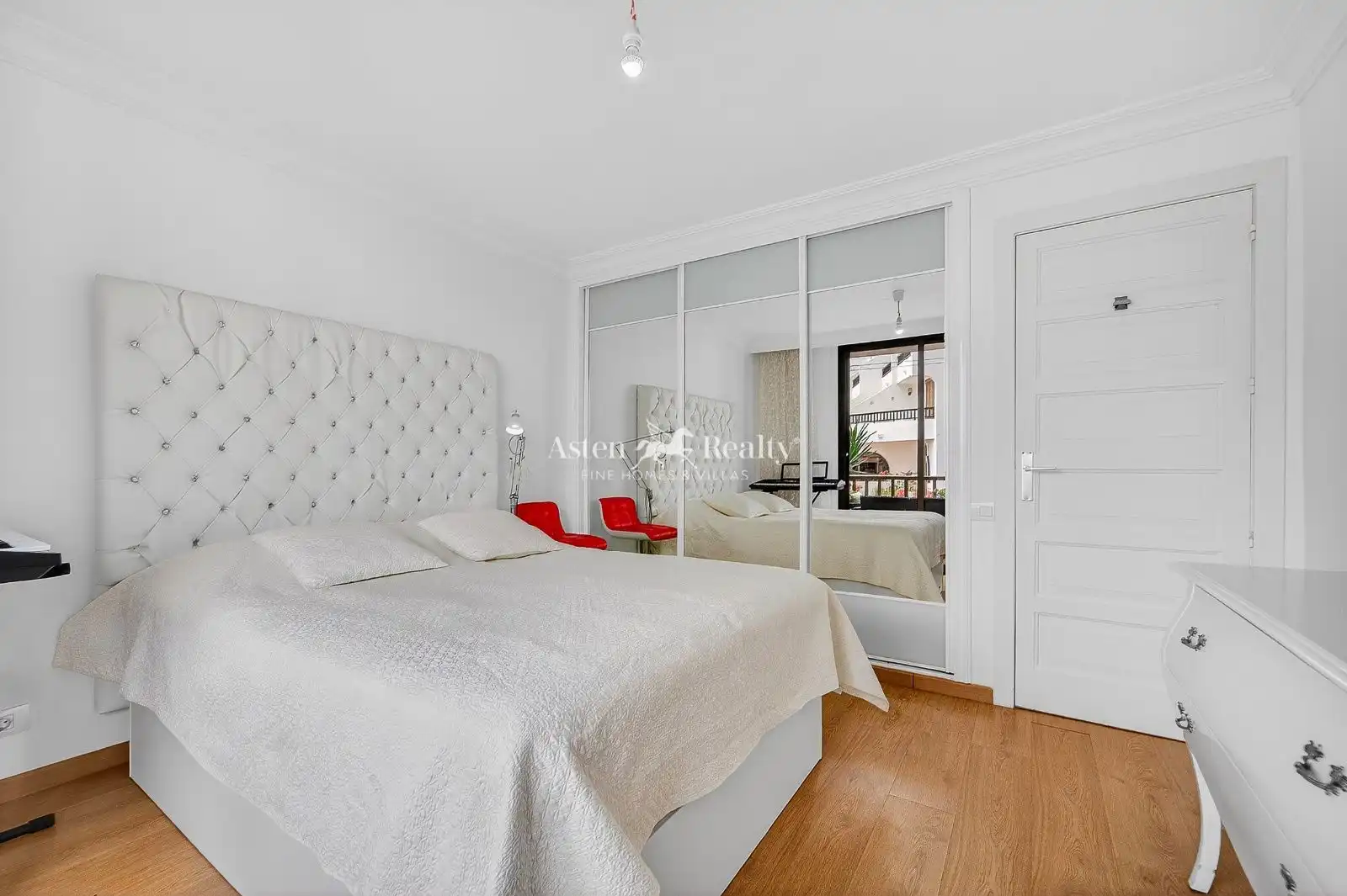 Dormitori de Apartament en venda en Arona amb Aire condicionat, Terrassa i Piscina