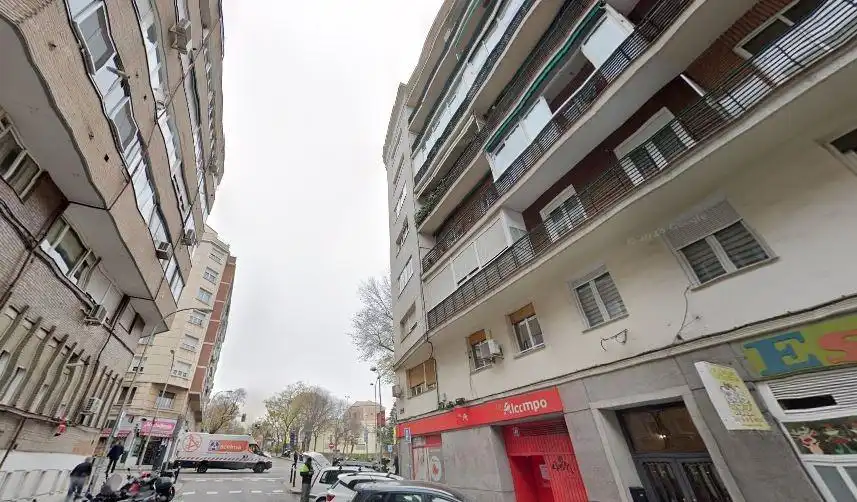 Vista exterior de Local en venta en Madrid