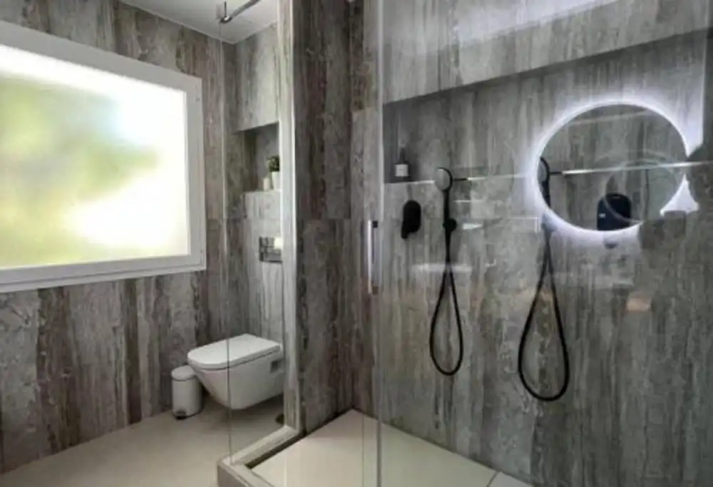 Baño de Ático de alquiler en Marbella con Aire acondicionado, Terraza y Piscina