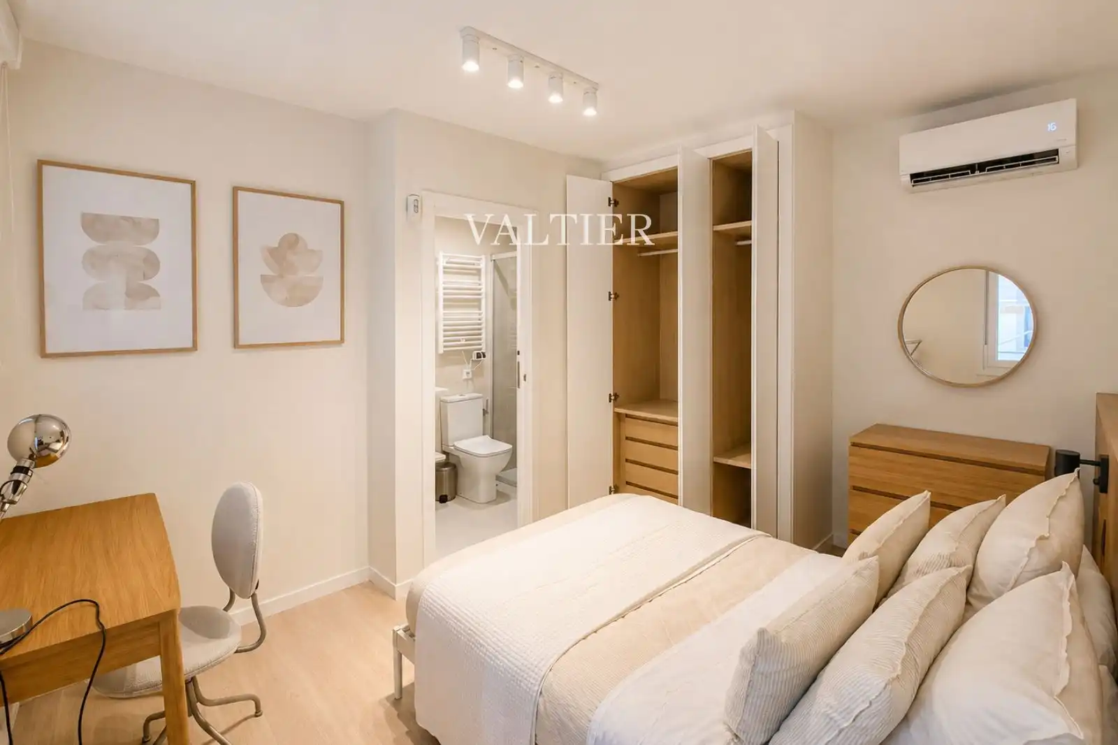 Bedroom of Flat for rent in Madrid  with Air Conditioner, Heating and Furnished