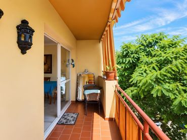 Flat with balcony for sale in Calle Maestra Angeles Aspiazu