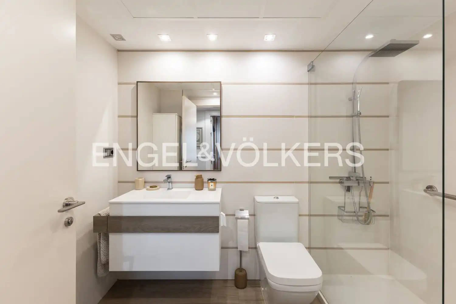 Badezimmer von Wohnung zum Verkauf in Valencia mit Klimaanlage, Heizung und Parkett