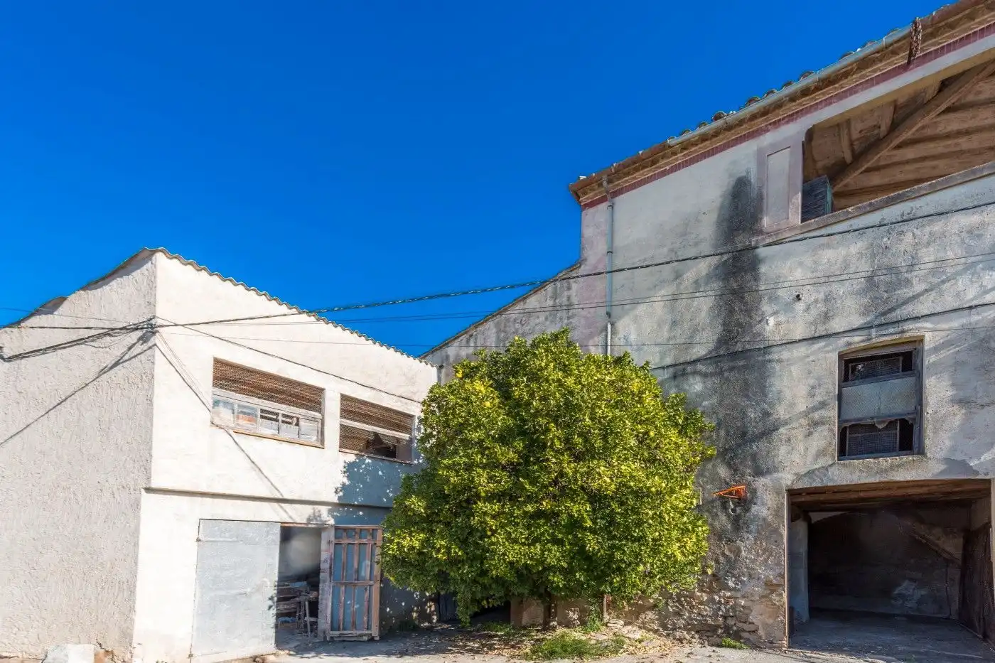 Vista exterior de Casa o xalet en venda en Saus, Camallera i Llampaies amb Calefacció, Terrassa i Traster