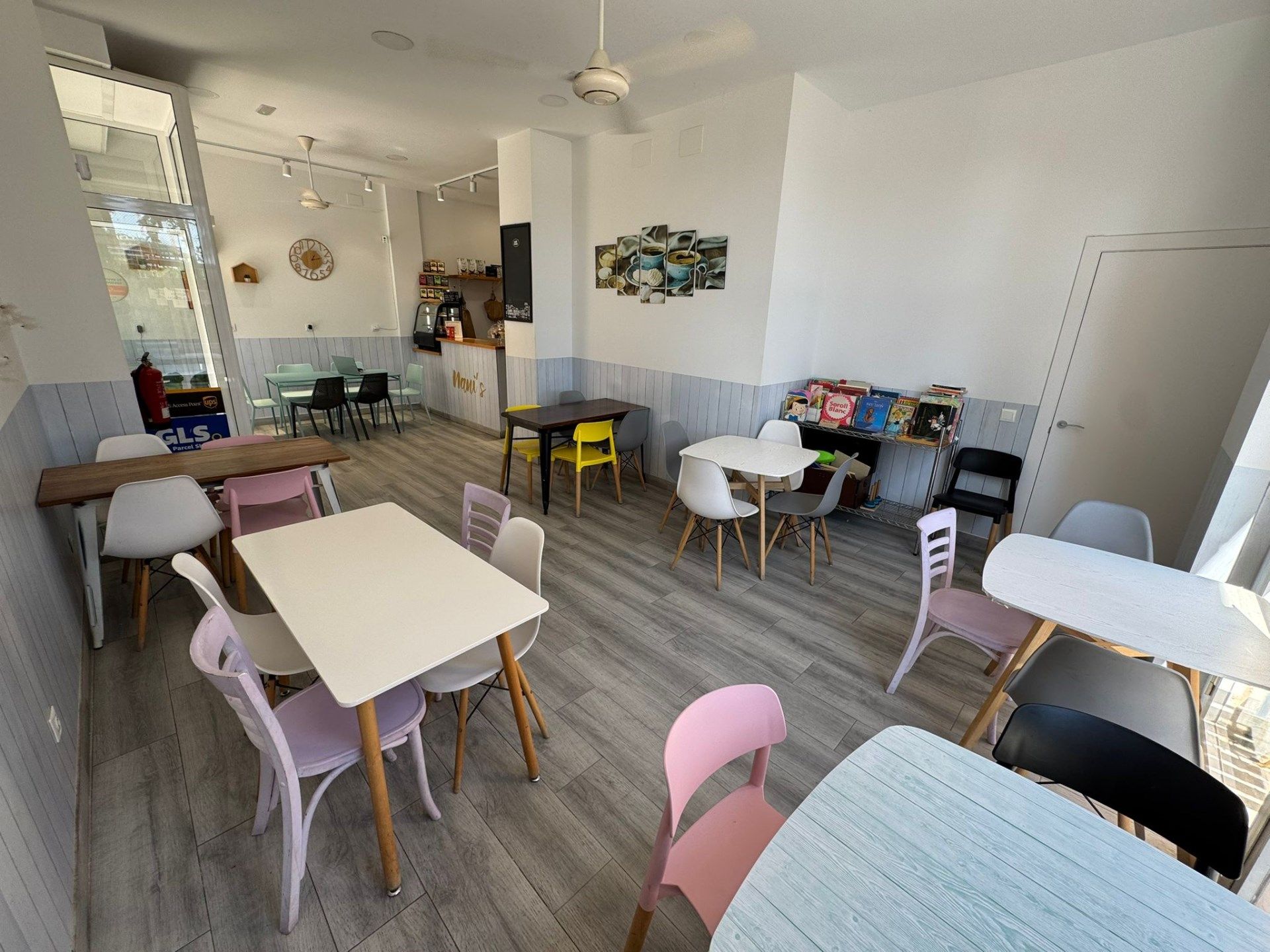 Comedor de Local en traspaso en L'Hospitalet de Llobregat con Aire acondicionado