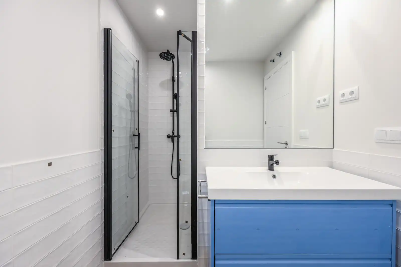 Bathroom of Flat for sale in Madrid  with Heating, Oven and Washing machine