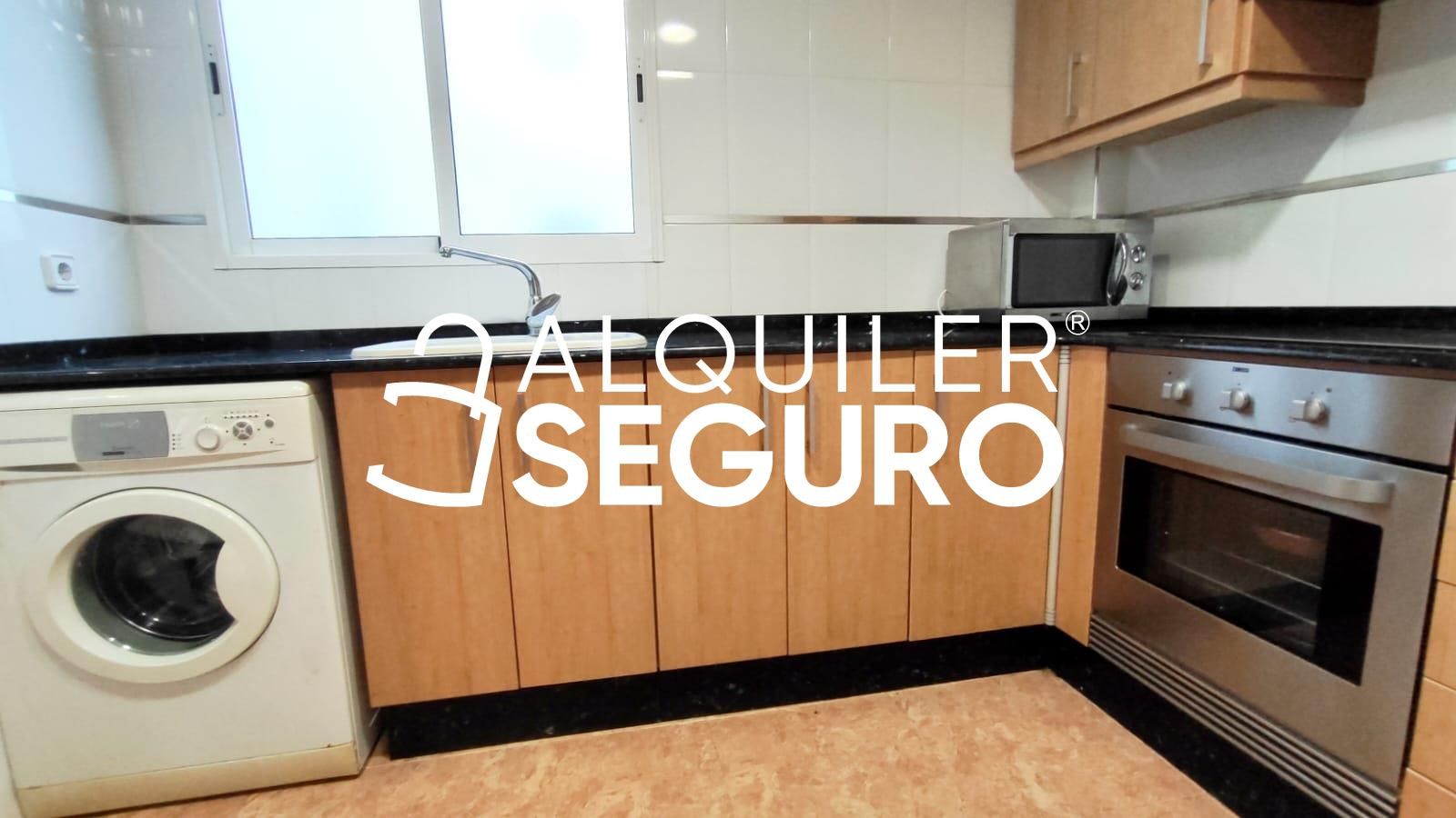 Kitchen of Flat to rent in  Valencia Capital  with Air Conditioner and Furnished