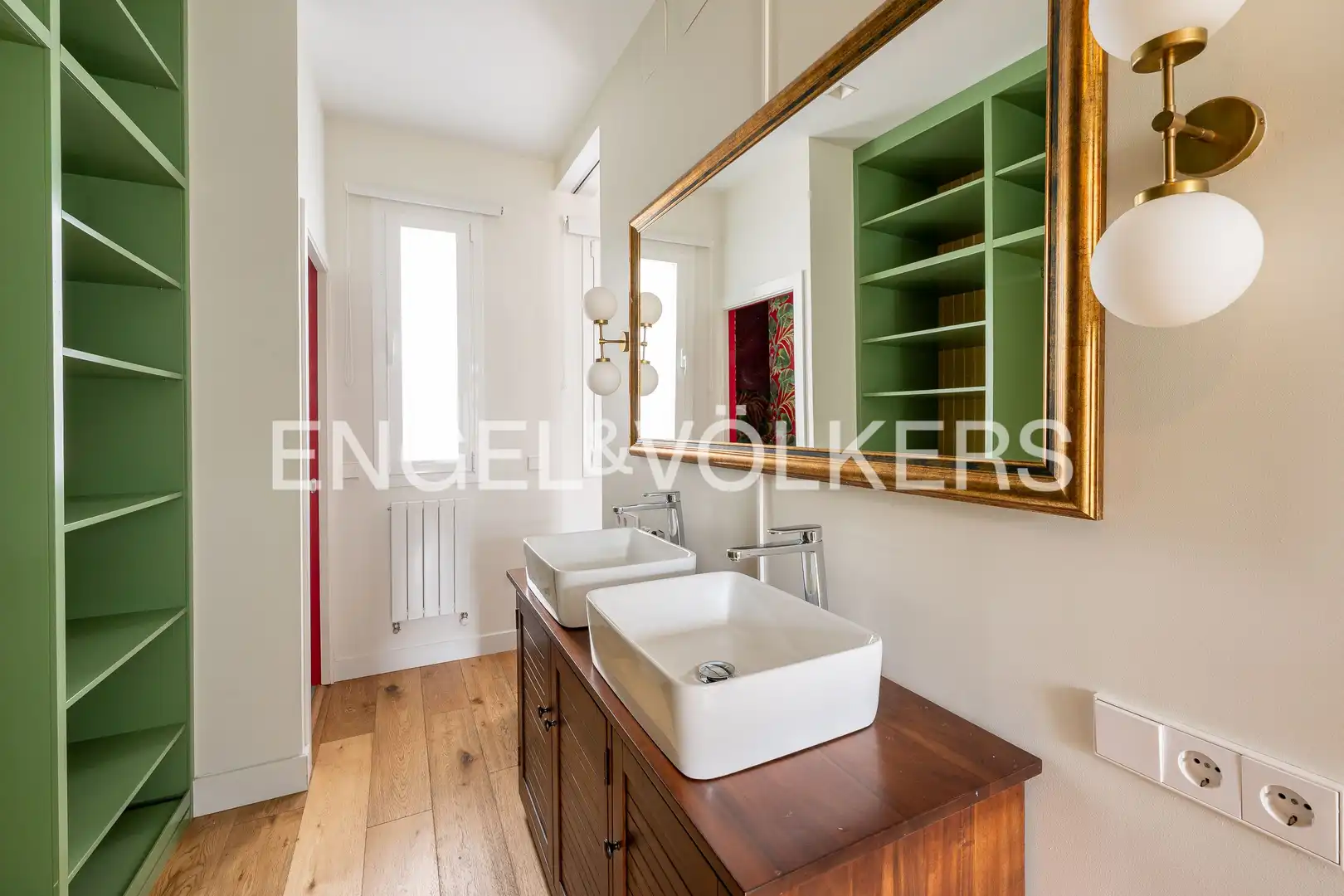 Bathroom of Flat for rent in Madrid  with Air Conditioner, Heating and Furnished