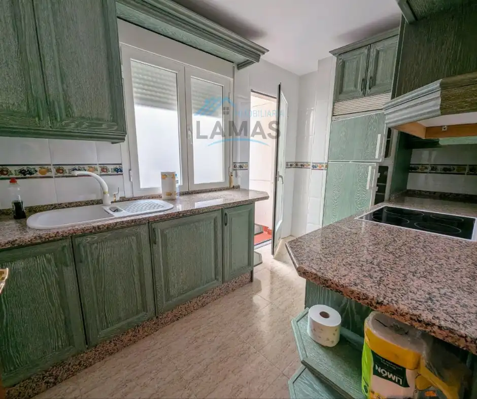 Cocina de Dúplex en venta en Navalmoral de la Mata con Calefacción, Terraza y Balcón
