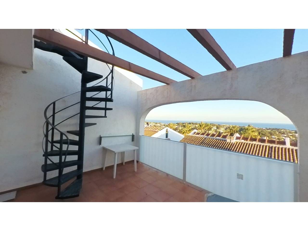 Vista exterior de Casa adosada en venda en Calpe / Calp amb Aire condicionat, Jardí privat i Terrassa