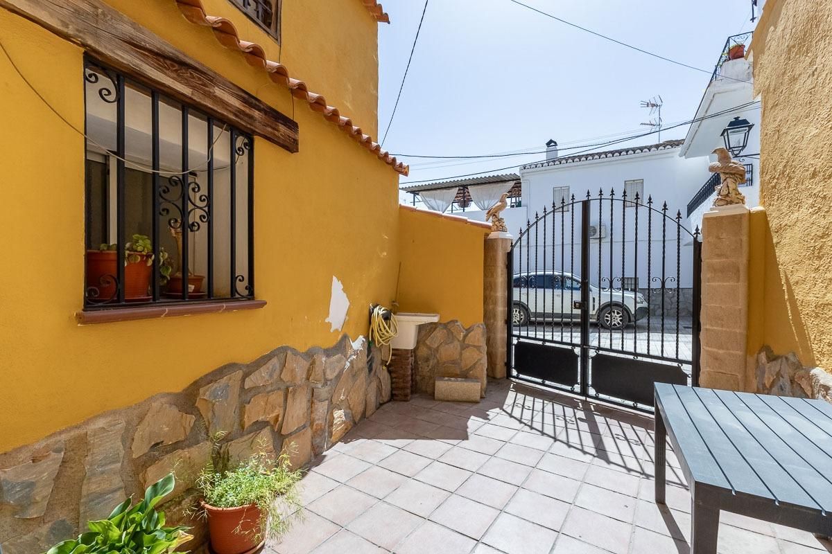 Exterior view of Country house for sale in Guadix  with Terrace and Storage room