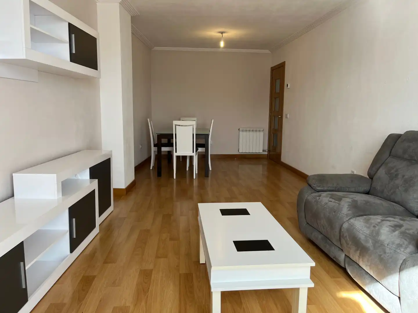 Living room of Flat for sale in Castellanos de Moriscos  with Heating, Parquet flooring and Furnished
