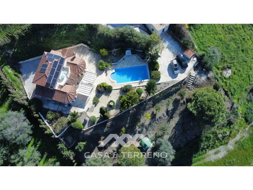 Vista exterior de Casa o chalet en venta en Algarrobo con Aire acondicionado, Jardín privado y Terraza
