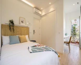 Dormitori de Apartament per a compartir en  Madrid Capital amb Moblat, Forn i Rentadora