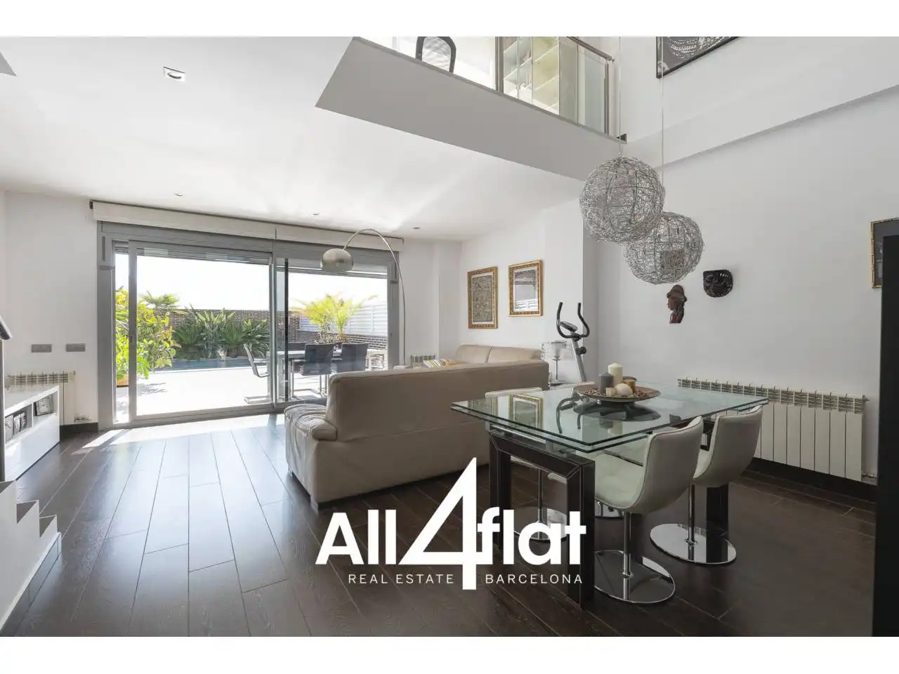 Vista exterior de Casa o chalet de alquiler en L'Hospitalet de Llobregat con Aire acondicionado, Calefacción y Jardín privado